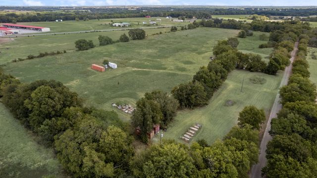 754 County Road 4015, Savoy, TX 75479