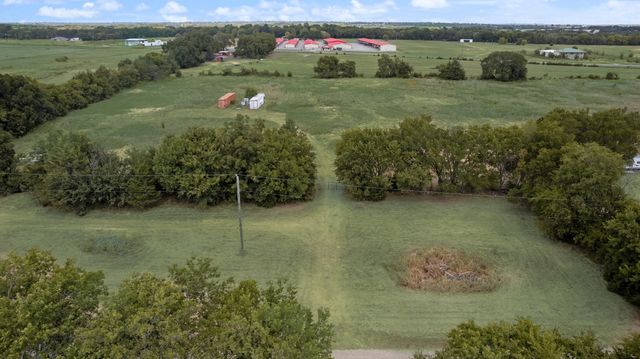 754 County Road 4015, Savoy, TX 75479