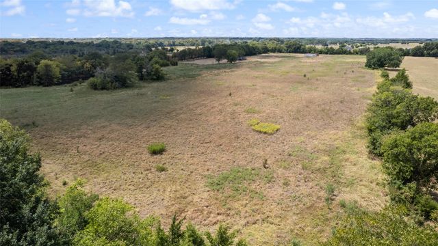 754 County Road 4015, Savoy, TX 75479