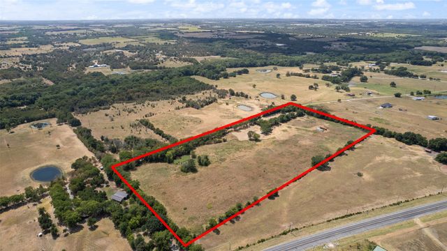 754 County Road 4015, Savoy, TX 75479