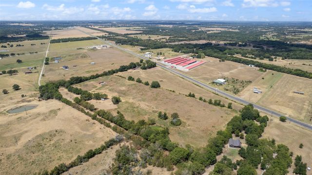 754 County Road 4015, Savoy, TX 75479