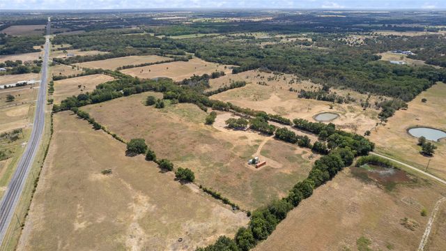 754 County Road 4015, Savoy, TX 75479
