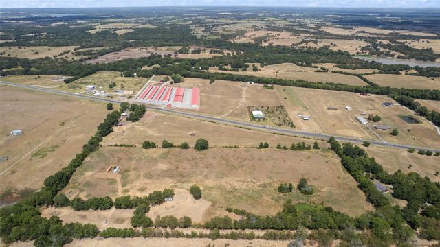 754 County Road 4015, Savoy, TX 75479