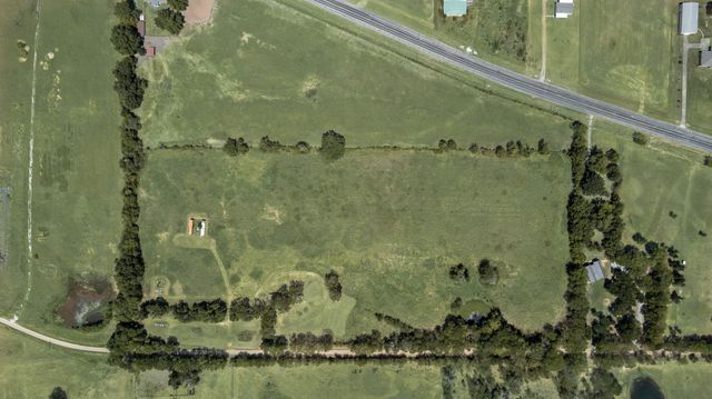 754 County Road 4015, Savoy, TX 75479