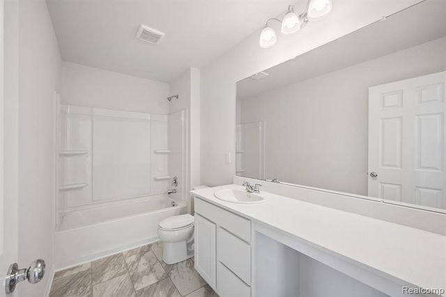 391 Edge Brook Drive, Holly, MI 48442