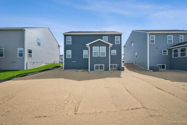 391 Edge Brook Drive, Holly, MI 48442