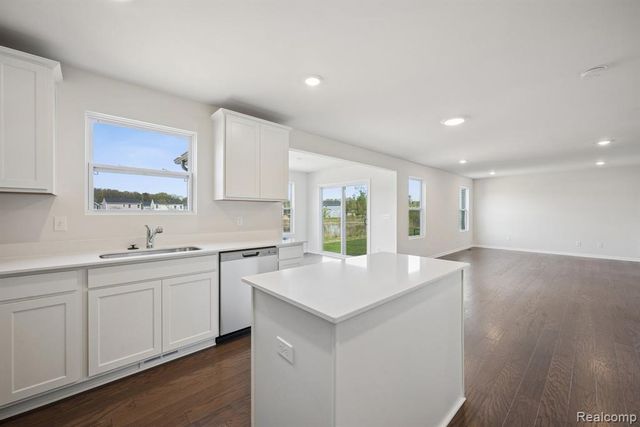 391 Edge Brook Drive, Holly, MI 48442