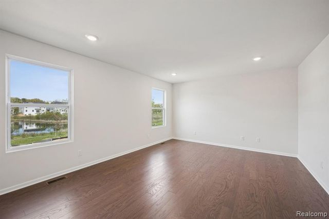 391 Edge Brook Drive, Holly, MI 48442