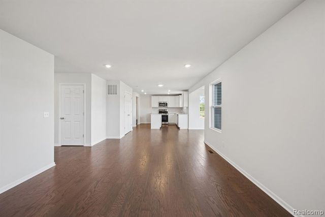391 Edge Brook Drive, Holly, MI 48442