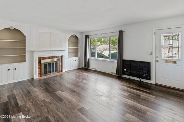 7801 Fairmeadows Ln, Louisville, KY 40222