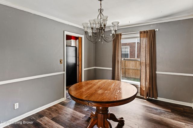 7801 Fairmeadows Ln, Louisville, KY 40222