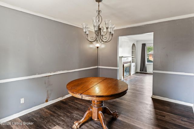 7801 Fairmeadows Ln, Louisville, KY 40222