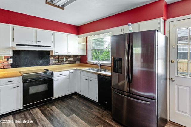 7801 Fairmeadows Ln, Louisville, KY 40222