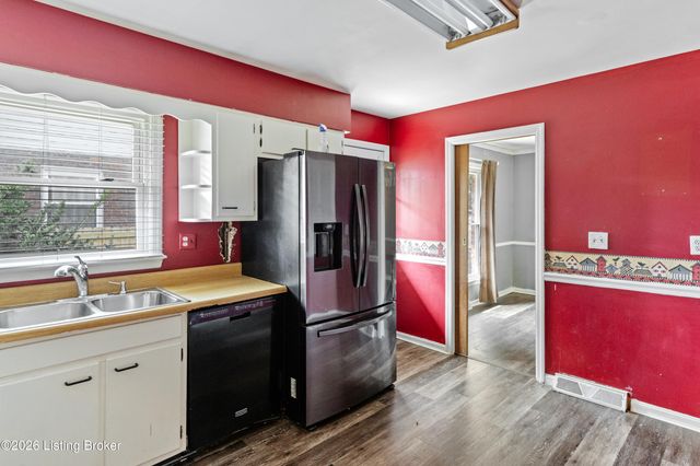7801 Fairmeadows Ln, Louisville, KY 40222