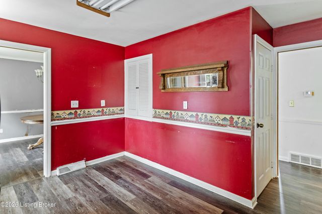 7801 Fairmeadows Ln, Louisville, KY 40222