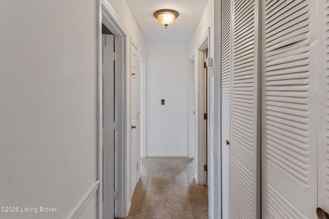 7801 Fairmeadows Ln, Louisville, KY 40222