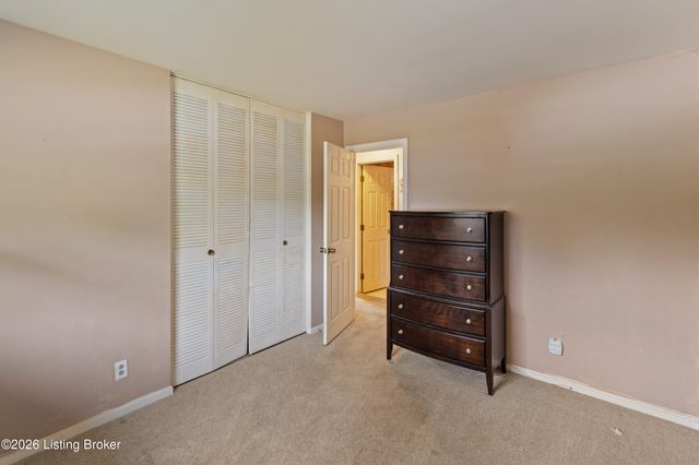 7801 Fairmeadows Ln, Louisville, KY 40222