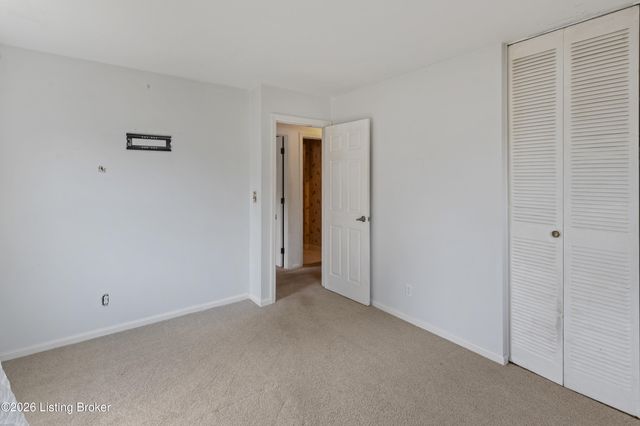 7801 Fairmeadows Ln, Louisville, KY 40222