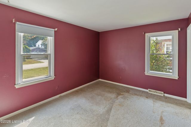 7801 Fairmeadows Ln, Louisville, KY 40222