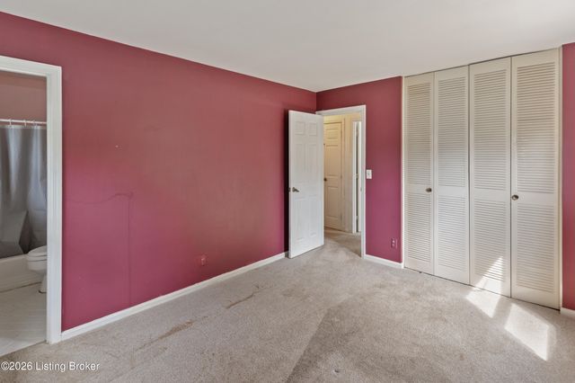 7801 Fairmeadows Ln, Louisville, KY 40222