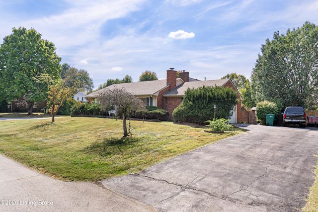 7801 Fairmeadows Ln, Louisville, KY 40222