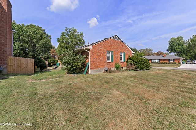 7801 Fairmeadows Ln, Louisville, KY 40222