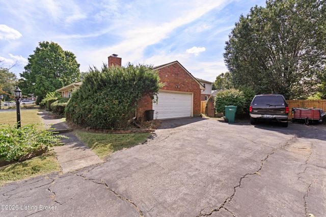 7801 Fairmeadows Ln, Louisville, KY 40222