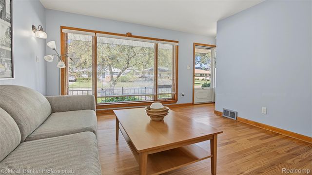 626 Fairway Drive, Royal Oak, MI 48073