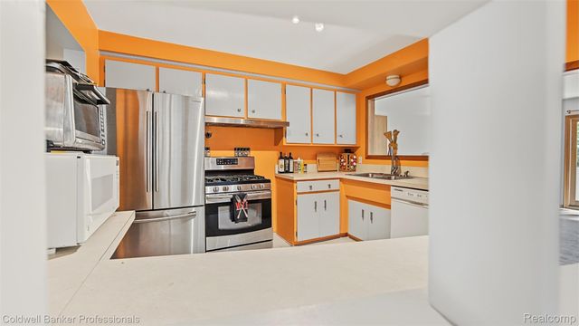 626 Fairway Drive, Royal Oak, MI 48073