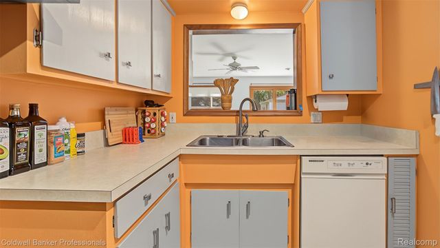 626 Fairway Drive, Royal Oak, MI 48073