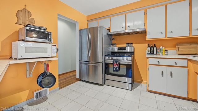 626 Fairway Drive, Royal Oak, MI 48073