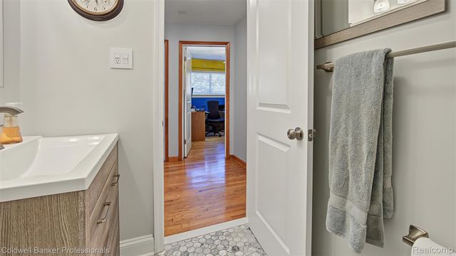 626 Fairway Drive, Royal Oak, MI 48073