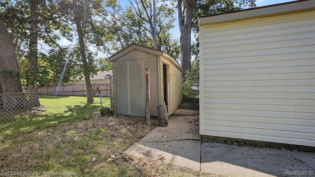 626 Fairway Drive, Royal Oak, MI 48073