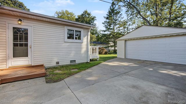 626 Fairway Drive, Royal Oak, MI 48073