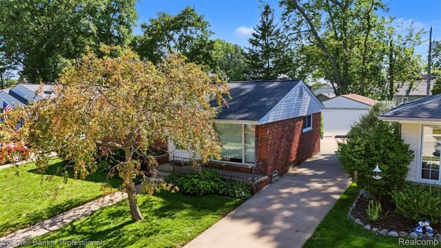 626 Fairway Drive, Royal Oak, MI 48073