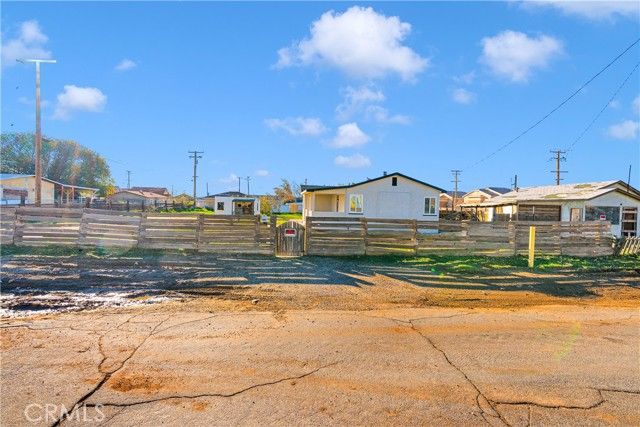 2494 Nadean, Mojave, CA 93501