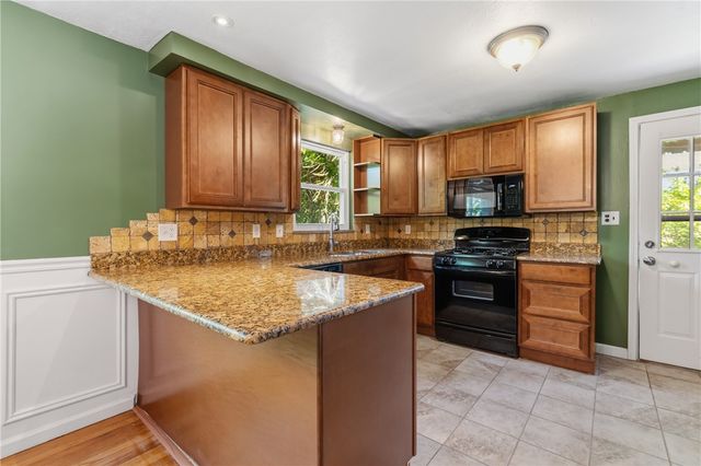 5211 White Oak Dr, Penn Hills, PA 15147