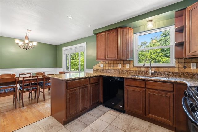 5211 White Oak Dr, Penn Hills, PA 15147
