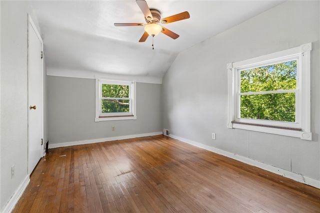 5211 White Oak Dr, Penn Hills, PA 15147