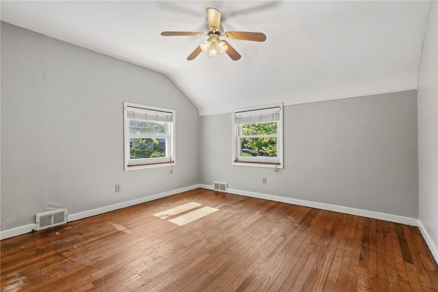 5211 White Oak Dr, Penn Hills, PA 15147