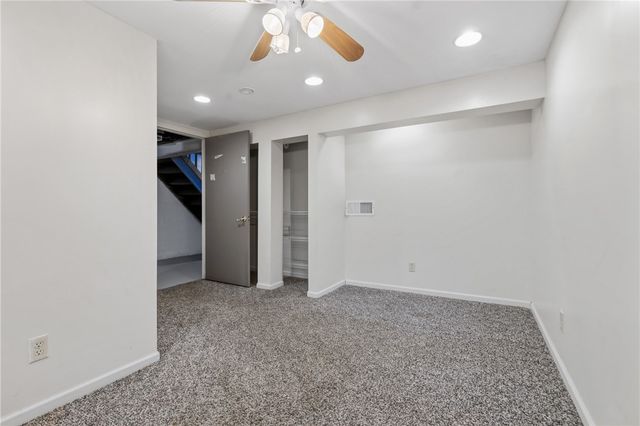 5211 White Oak Dr, Penn Hills, PA 15147