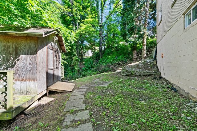 5211 White Oak Dr, Penn Hills, PA 15147