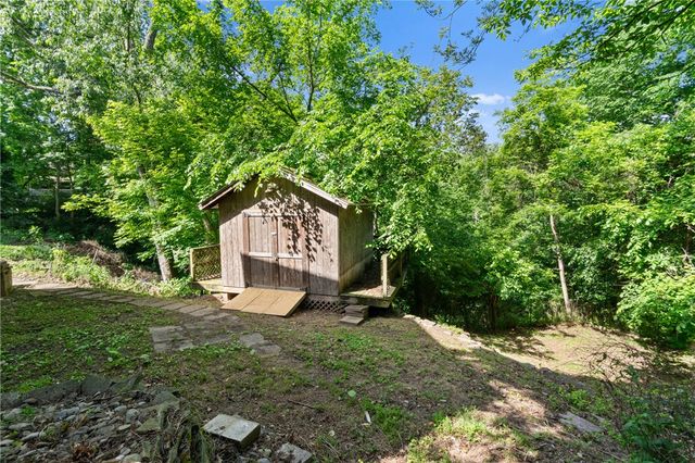 5211 White Oak Dr, Penn Hills, PA 15147