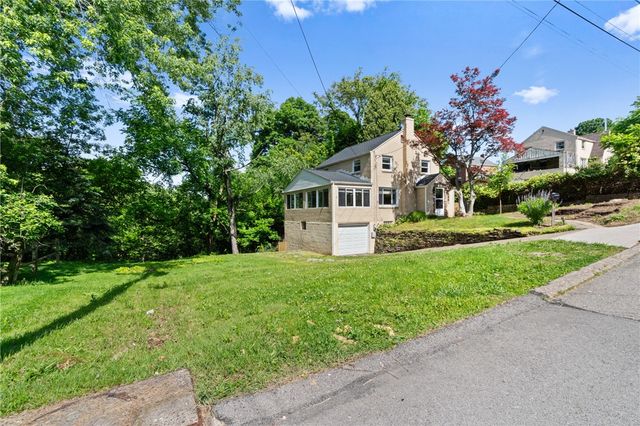 5211 White Oak Dr, Penn Hills, PA 15147