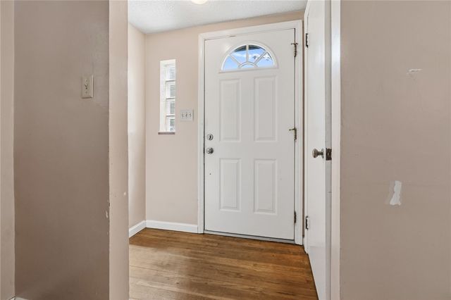 5211 White Oak Dr, Penn Hills, PA 15147