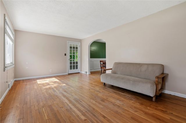 5211 White Oak Dr, Penn Hills, PA 15147