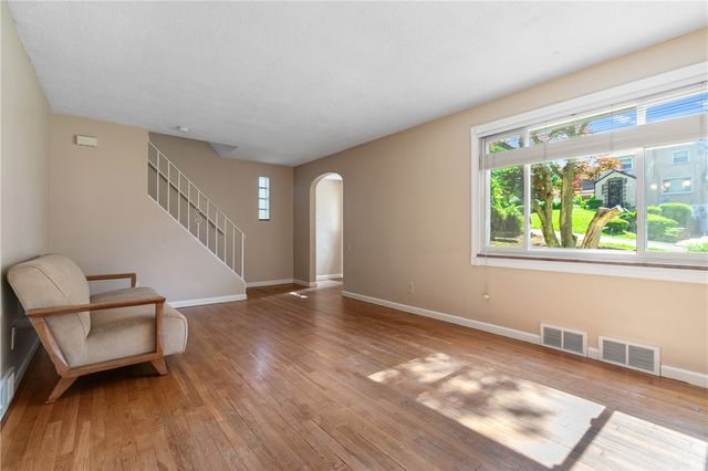 5211 White Oak Dr, Penn Hills, PA 15147