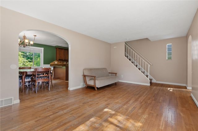 5211 White Oak Dr, Penn Hills, PA 15147