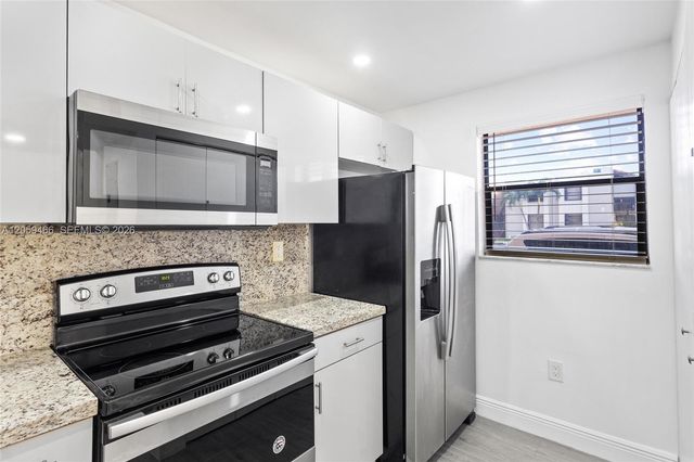 10145 NW 9th St Circle 101, Miami, FL 33172