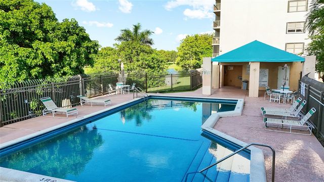 10145 NW 9th St Circle 101, Miami, FL 33172